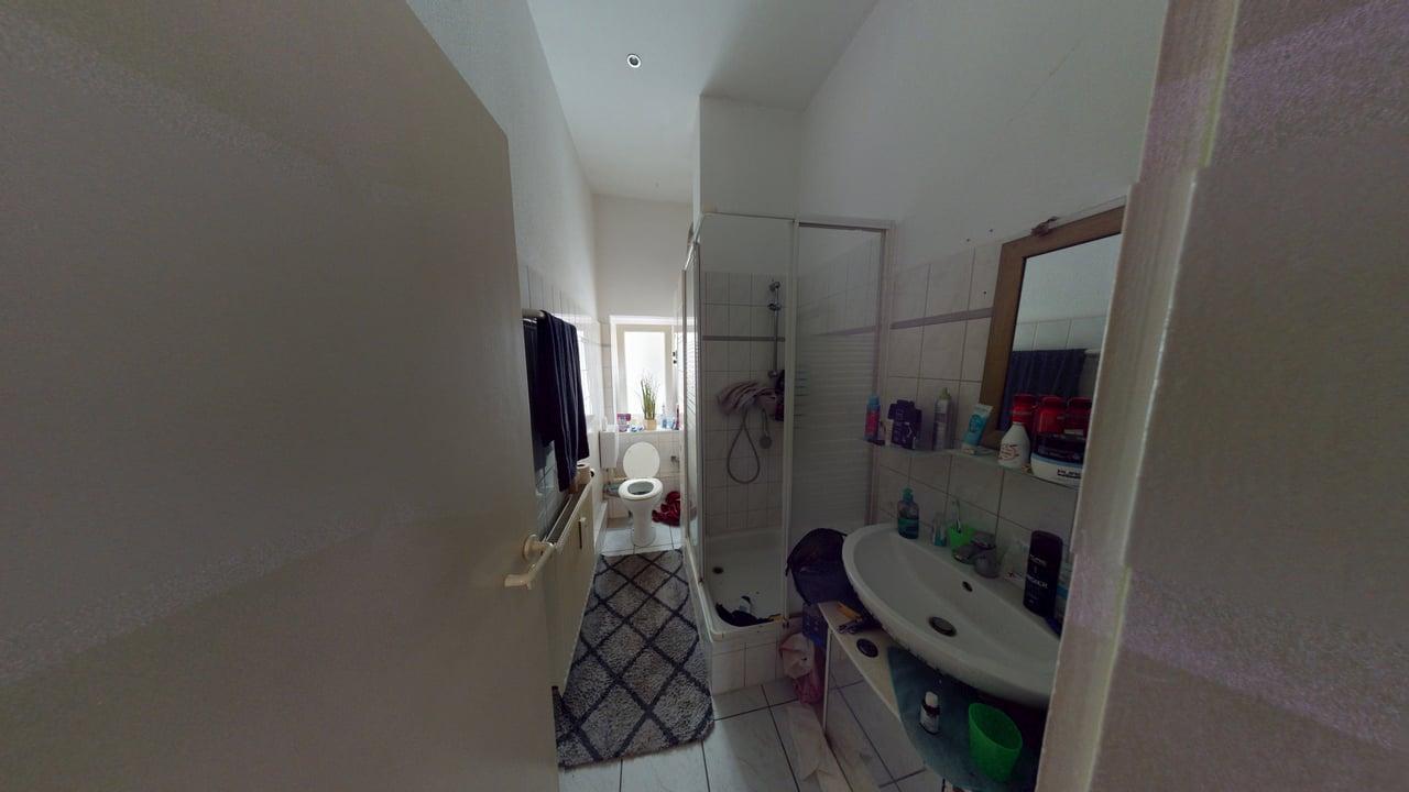 Badezimmer vor der Renovierung